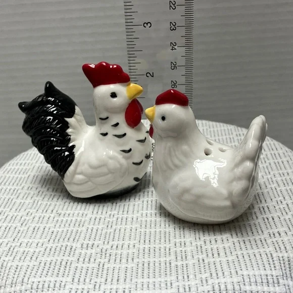 Chicken Salt and Pepper Shakers - Picture 2 of 9